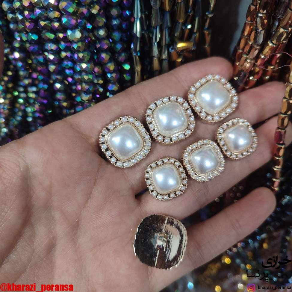 دکمه مربع دور دار طلایی