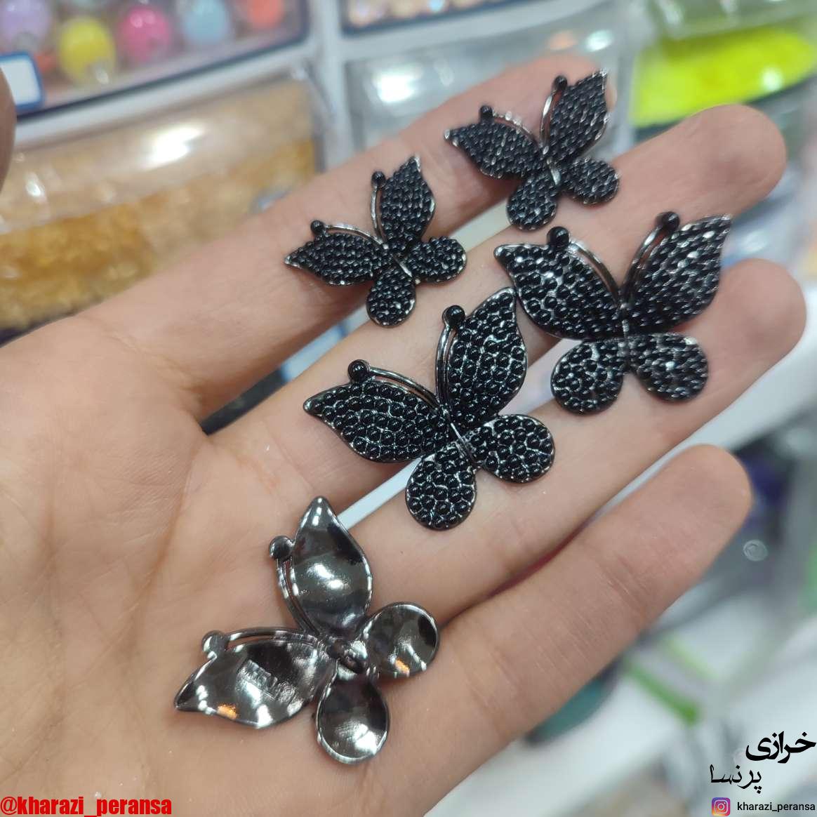 دکمه پینترستی استیل و رنگ ثابت پروانه مشکی