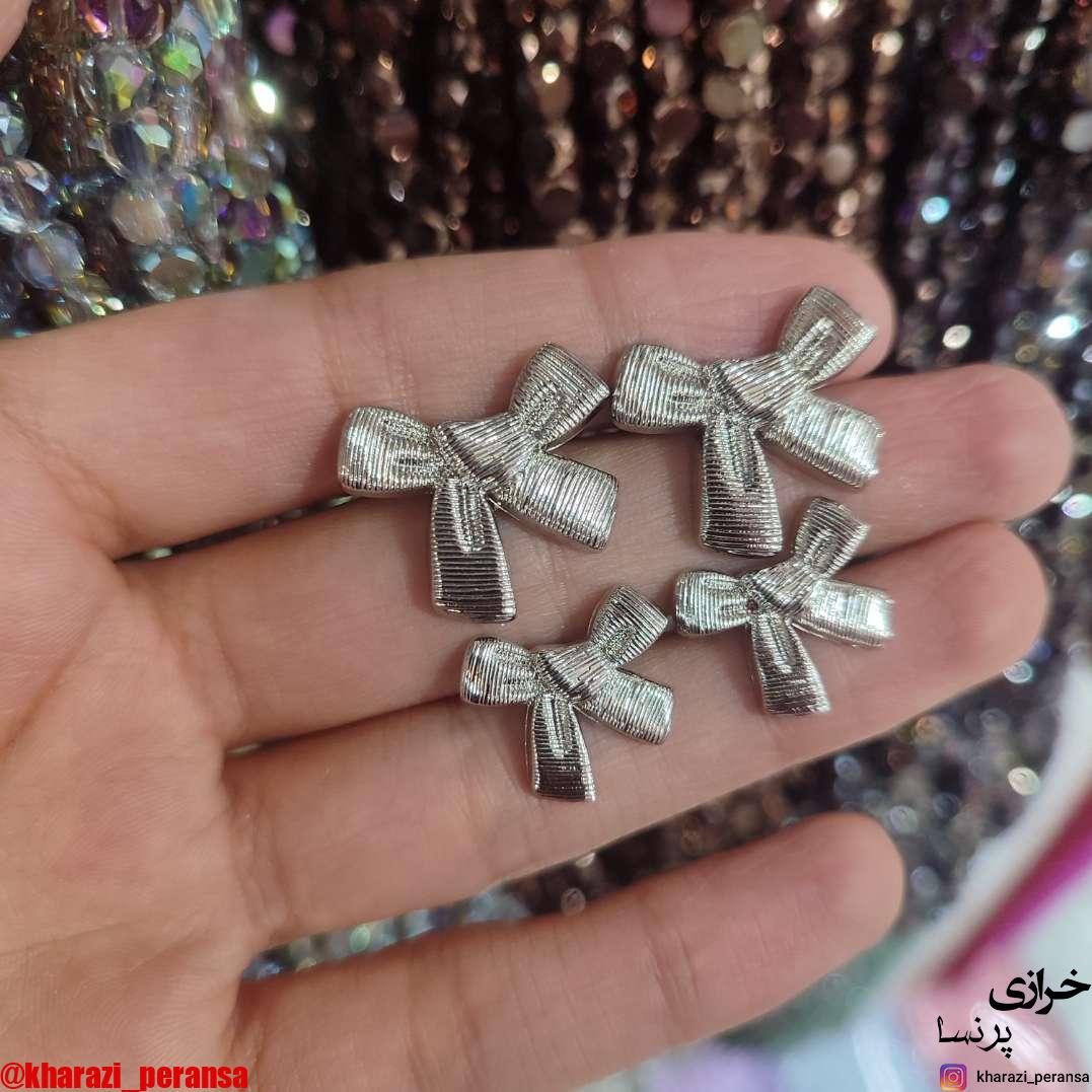 دکمه پینترستی استیل و رنگ ثابت پاپیون نقره ای