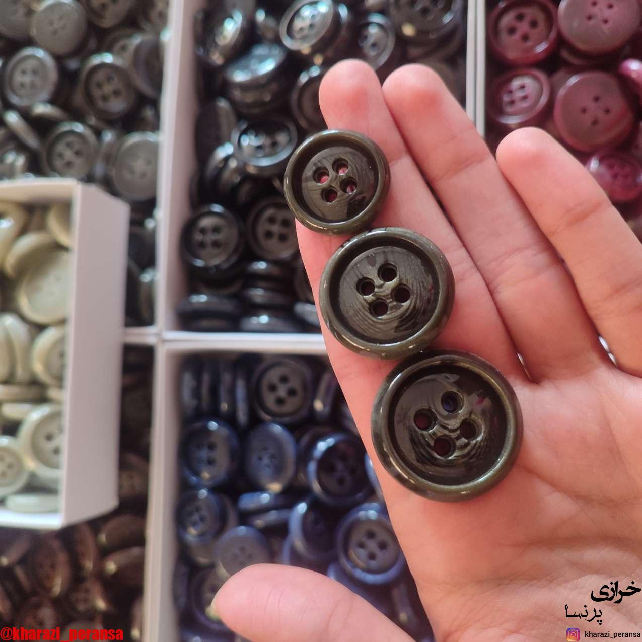 دکمه پالتویی سبز تیره