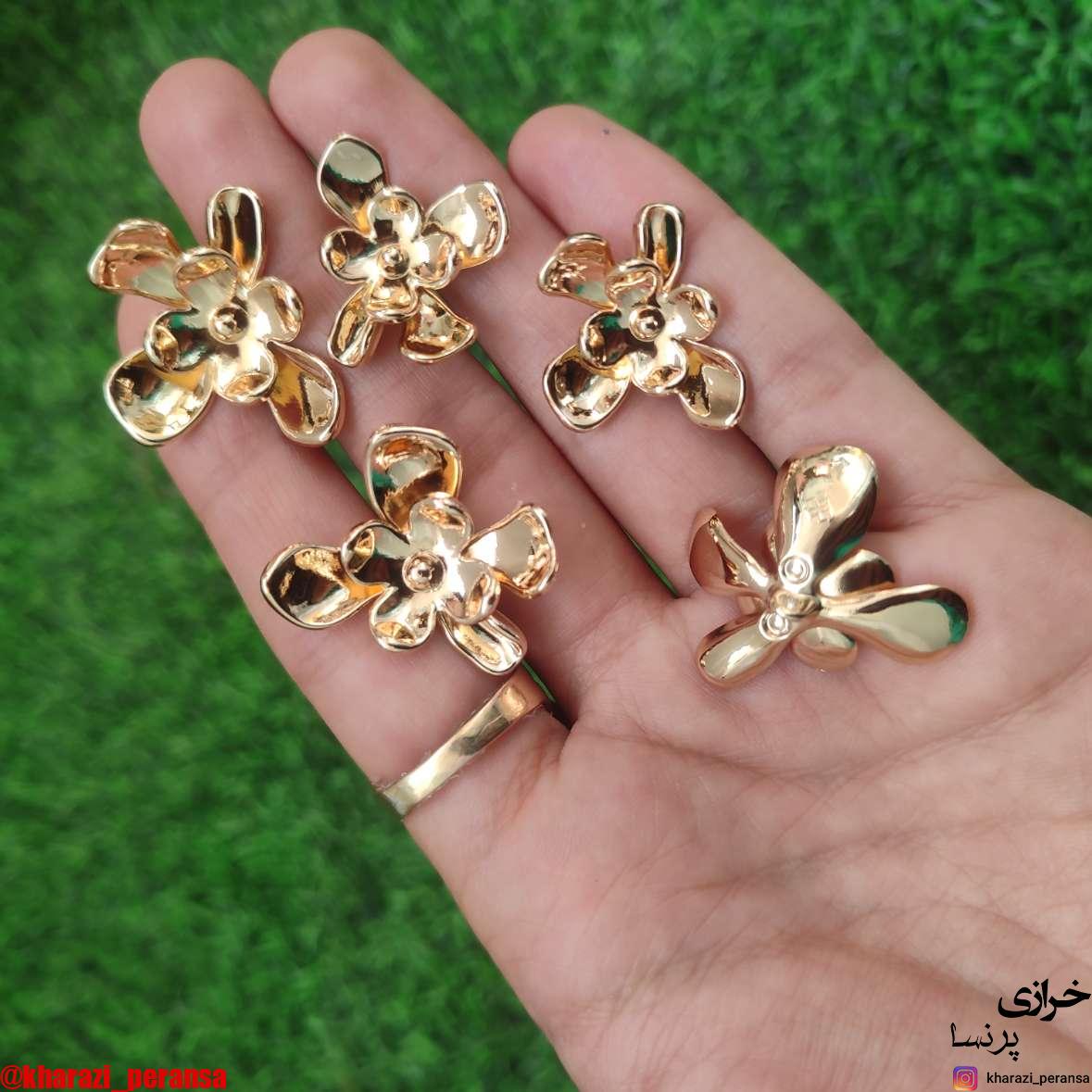 دکمه پینترستی استیل و رنگ ثابت گل دوبل طلایی