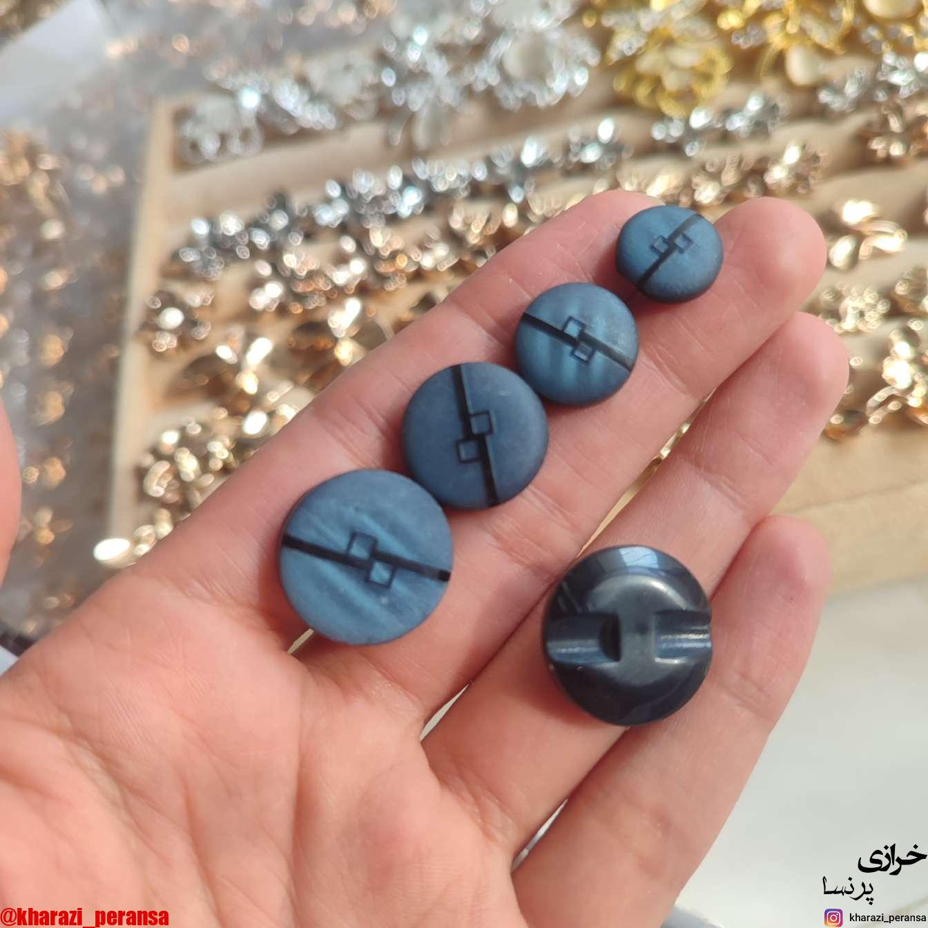 دکمه ابی تیره خط دار