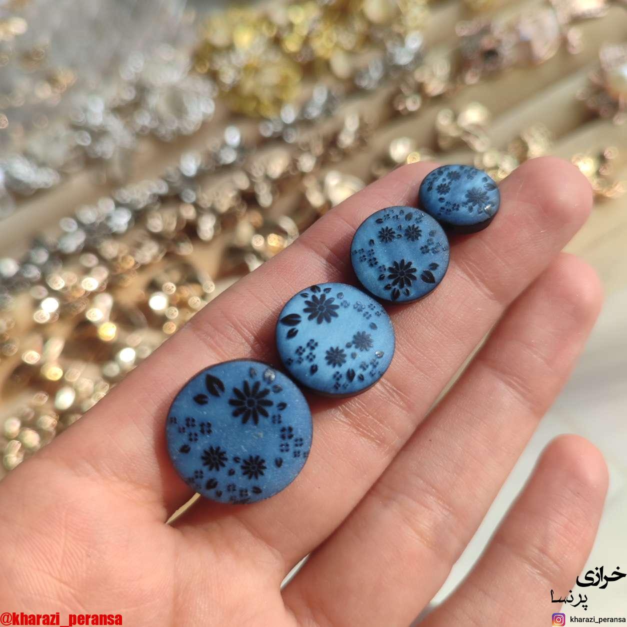 دکمه ابی گلدار