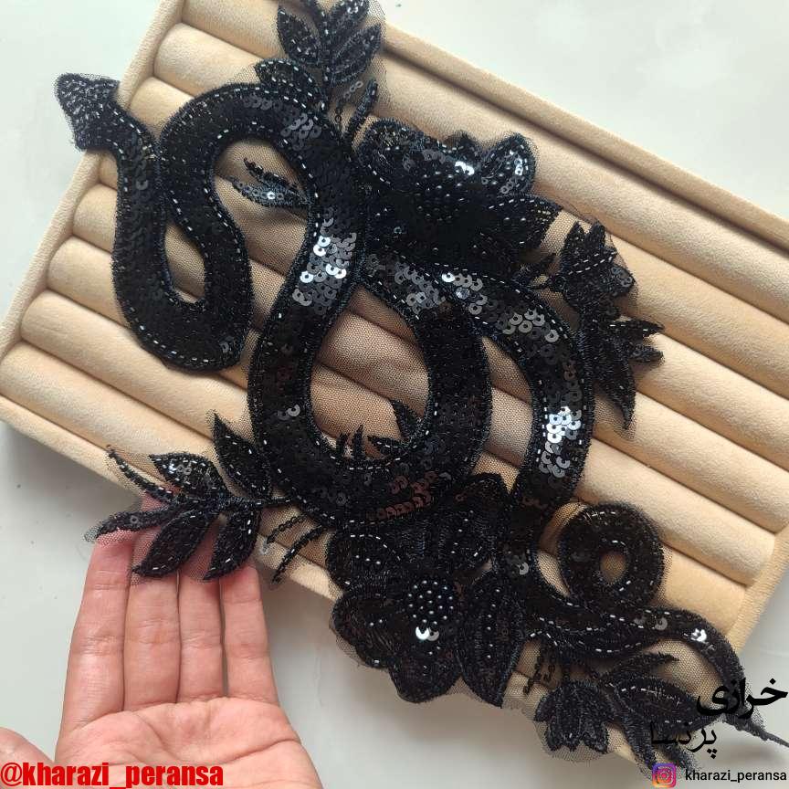 اپلیکه مار کارشده با متریال رنگ ثابت