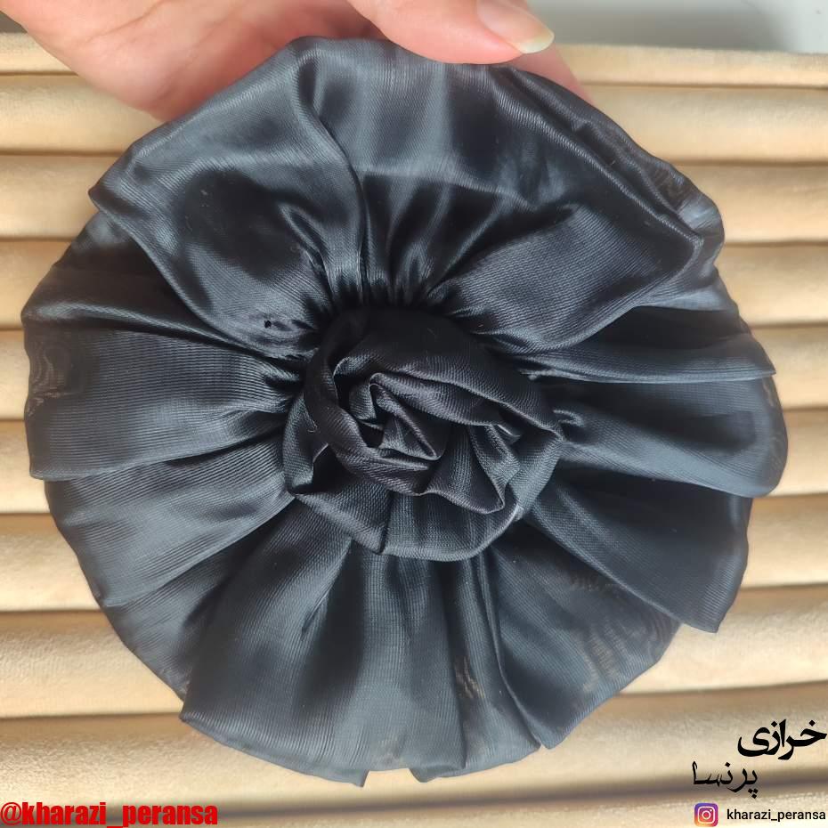 اپلیکه گل مشکی گرد پارچه ای
