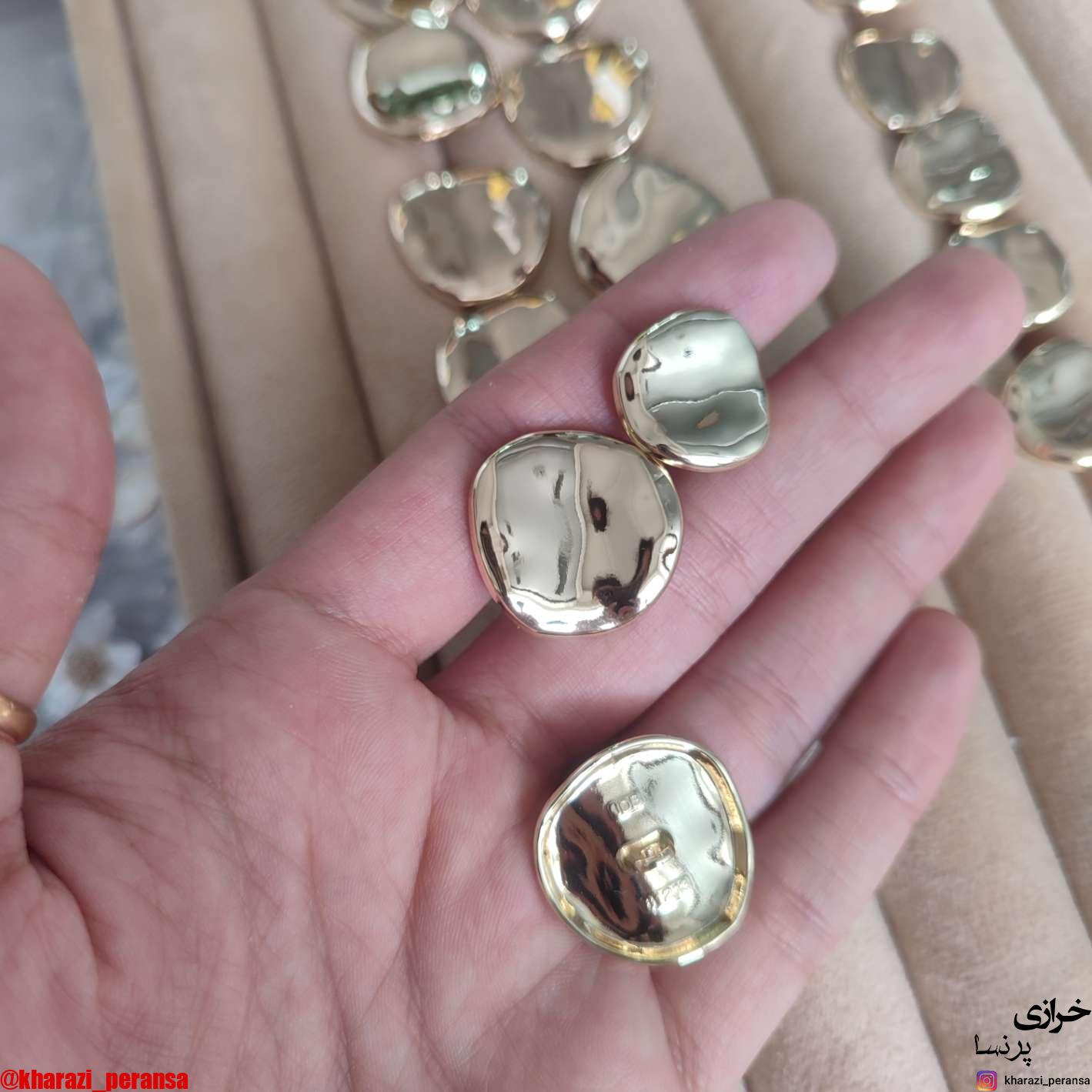 دکمه پینترستی استیل و رنگ ثابت تو پر طلایی