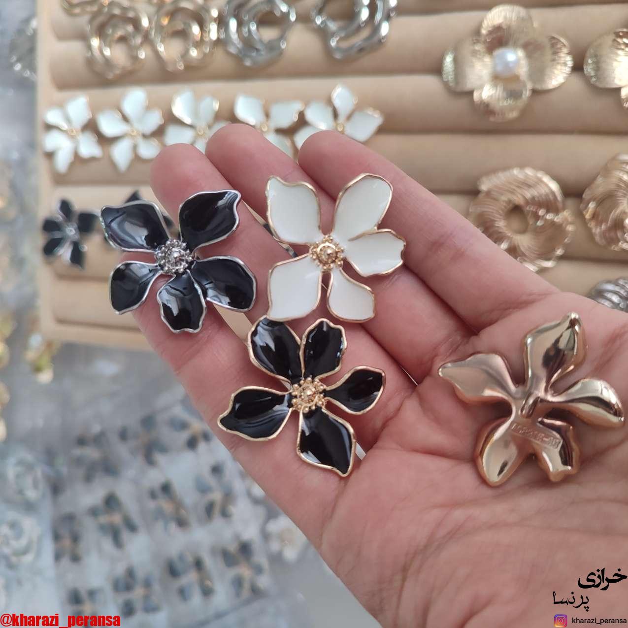 دکمه پینترستی استیل و رنگ ثابت گل 5پر دفرمه براق