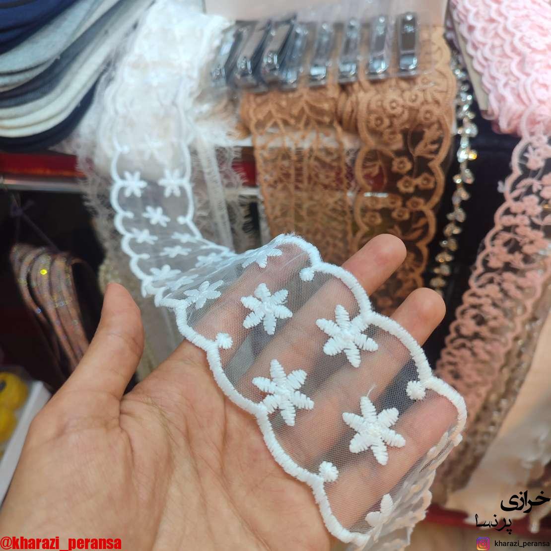 تور دولبه سفید گل دار