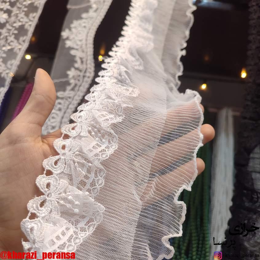 پلیسه سفید پاپیون دار