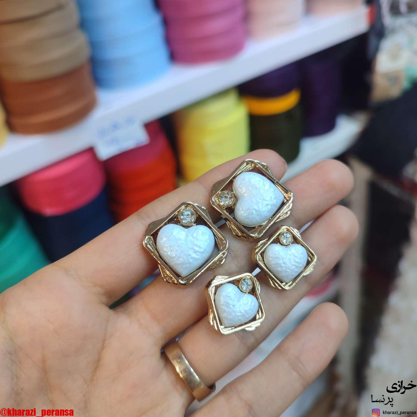 دکمه مجلسی قلب سفید طلایی
