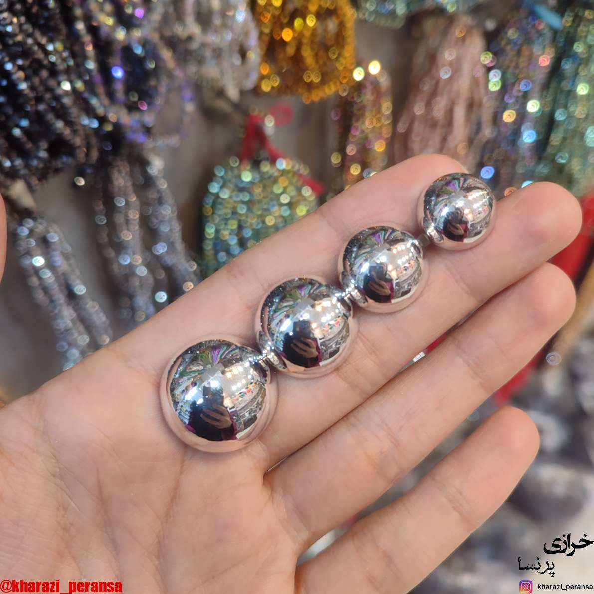 دکمه نقره ای