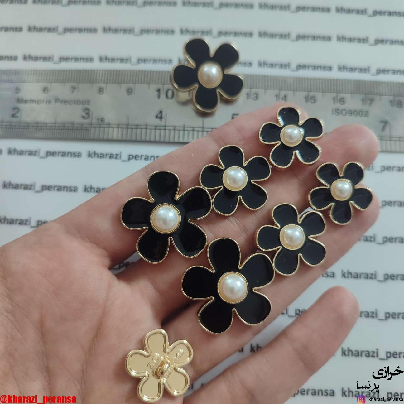 دکمه رنگ ثابت پینترستی گل وسط مروارید - تصویر 2